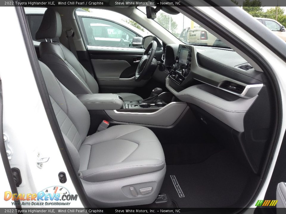 Graphite Interior - 2022 Toyota Highlander XLE Photo #20