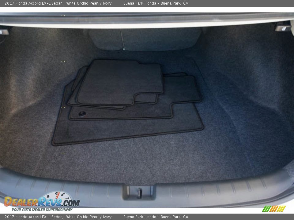2017 Honda Accord EX-L Sedan White Orchid Pearl / Ivory Photo #19