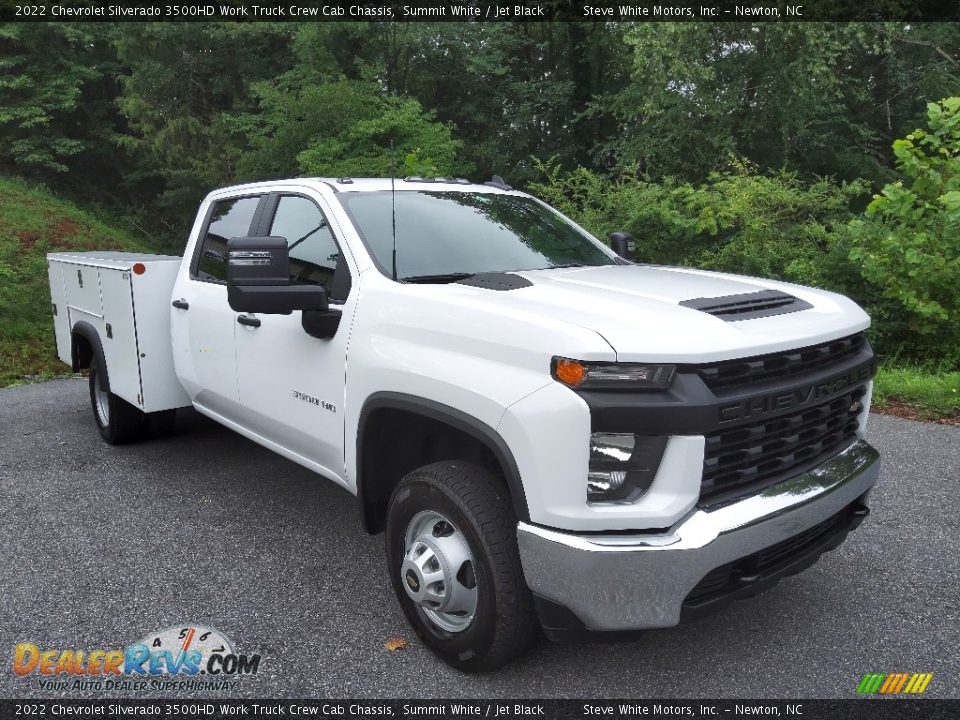 Front 3/4 View of 2022 Chevrolet Silverado 3500HD Work Truck Crew Cab Chassis Photo #4