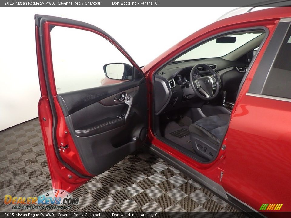 2015 Nissan Rogue SV AWD Cayenne Red / Charcoal Photo #18