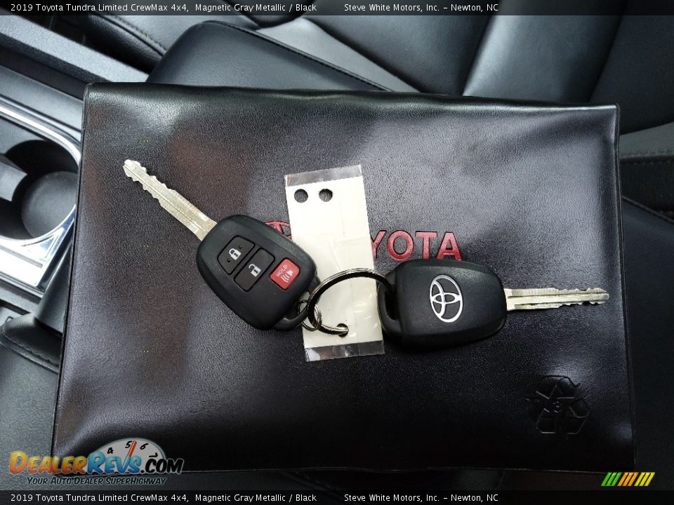 2019 Toyota Tundra Limited CrewMax 4x4 Magnetic Gray Metallic / Black Photo #33