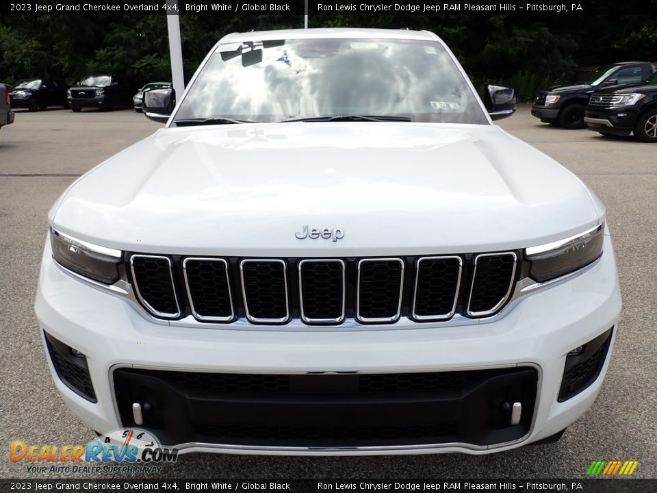 2023 Jeep Grand Cherokee Overland 4x4 Bright White / Global Black Photo #9