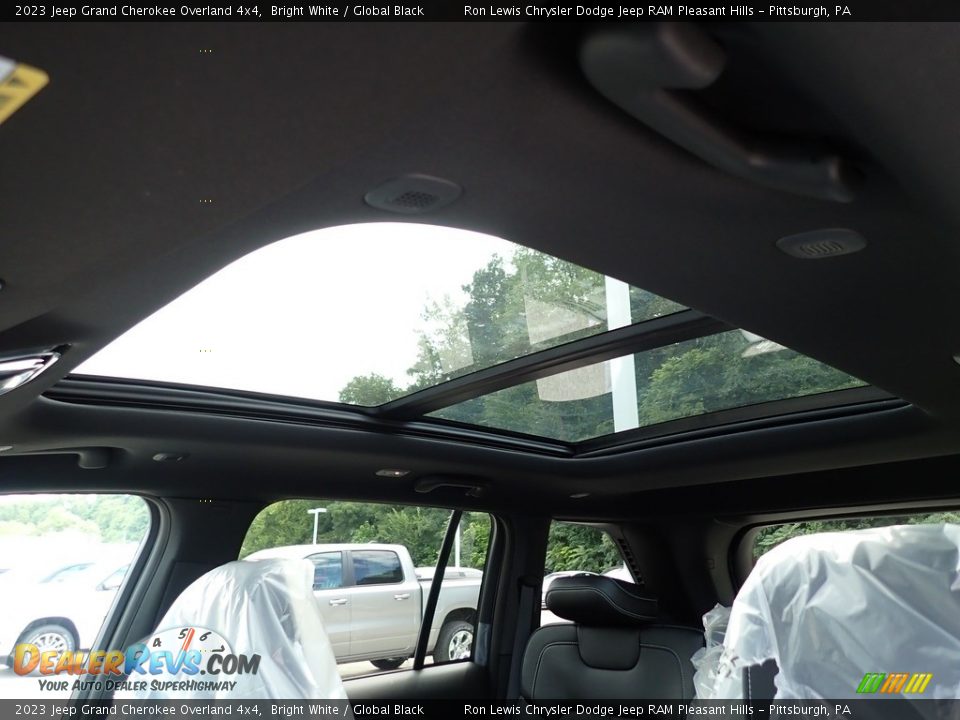 Sunroof of 2023 Jeep Grand Cherokee Overland 4x4 Photo #17