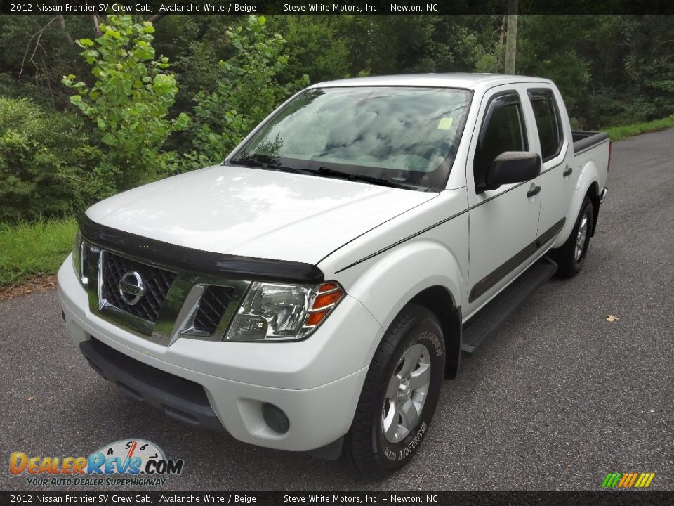 2012 Nissan Frontier SV Crew Cab Avalanche White / Beige Photo #2