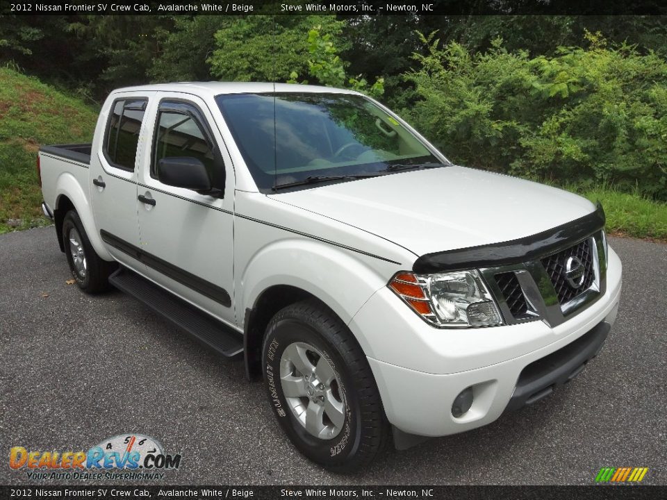 2012 Nissan Frontier SV Crew Cab Avalanche White / Beige Photo #4