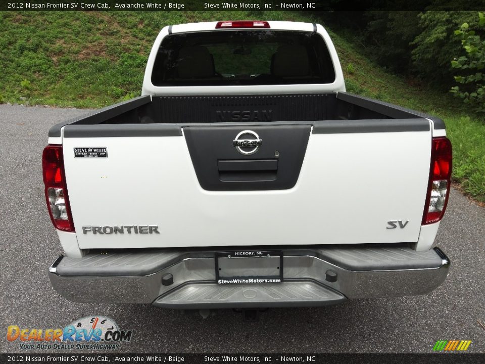 2012 Nissan Frontier SV Crew Cab Avalanche White / Beige Photo #7