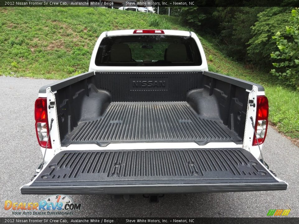 2012 Nissan Frontier SV Crew Cab Avalanche White / Beige Photo #8