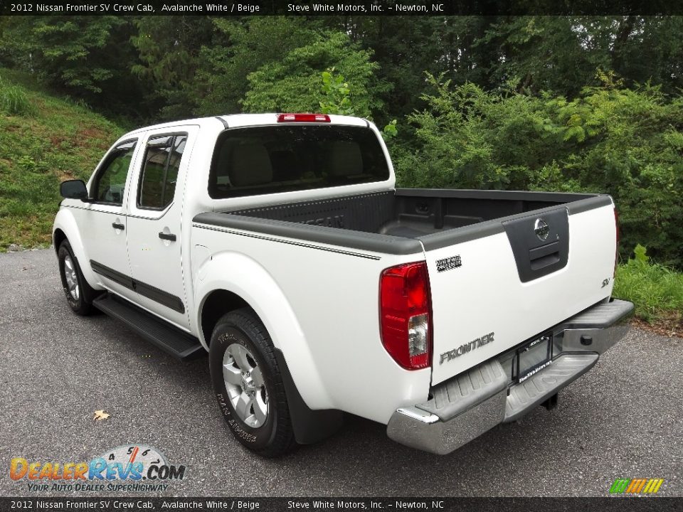 2012 Nissan Frontier SV Crew Cab Avalanche White / Beige Photo #9