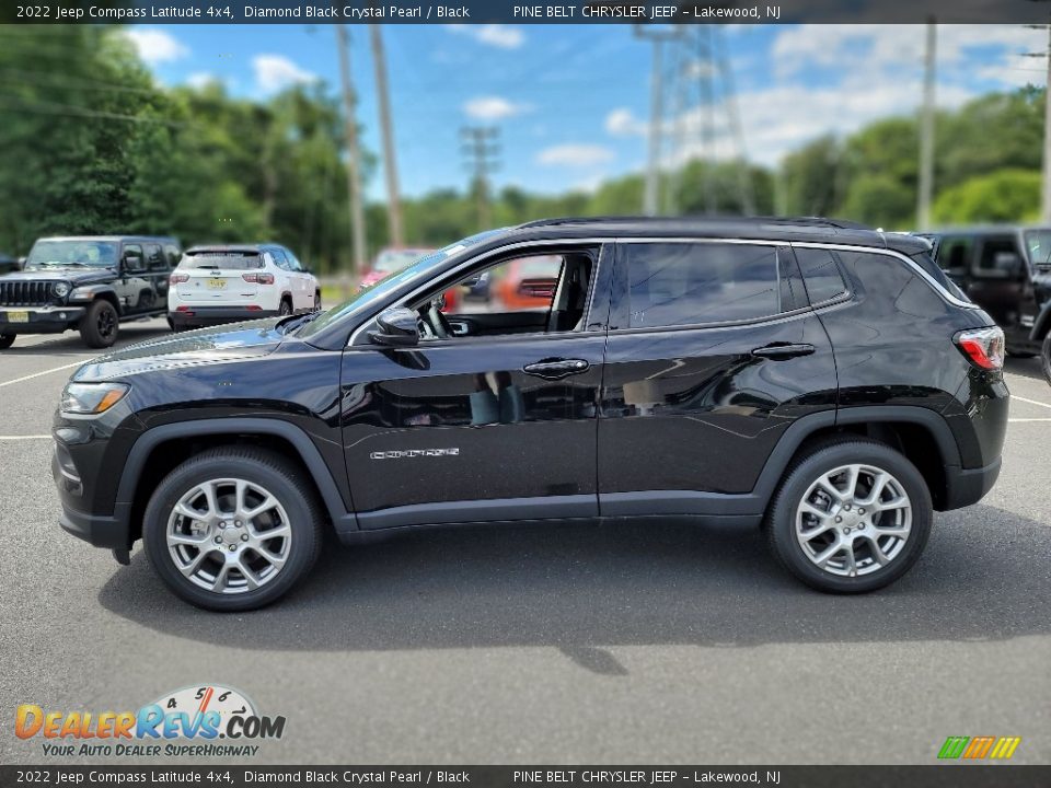 2022 Jeep Compass Latitude 4x4 Diamond Black Crystal Pearl / Black Photo #3