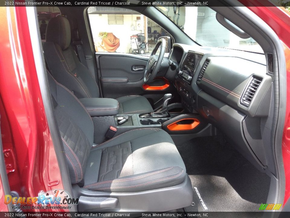 Front Seat of 2022 Nissan Frontier Pro-X Crew Cab Photo #17