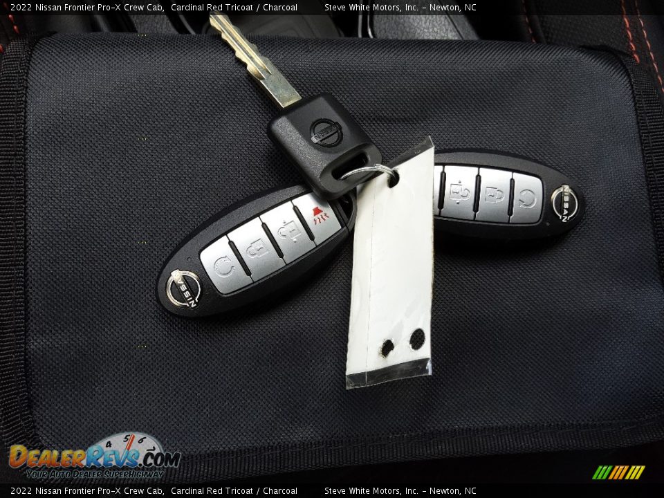 Keys of 2022 Nissan Frontier Pro-X Crew Cab Photo #29