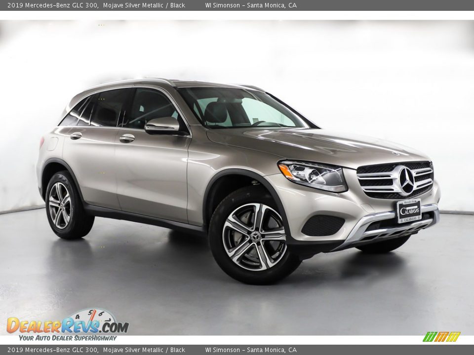 Front 3/4 View of 2019 Mercedes-Benz GLC 300 Photo #2