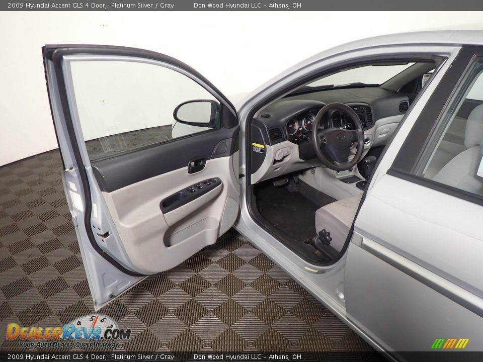 2009 Hyundai Accent GLS 4 Door Platinum Silver / Gray Photo #11