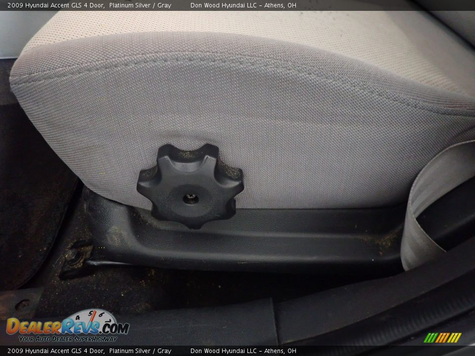 2009 Hyundai Accent GLS 4 Door Platinum Silver / Gray Photo #14