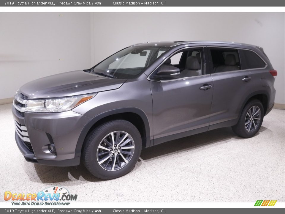 2019 Toyota Highlander XLE Predawn Gray Mica / Ash Photo #3