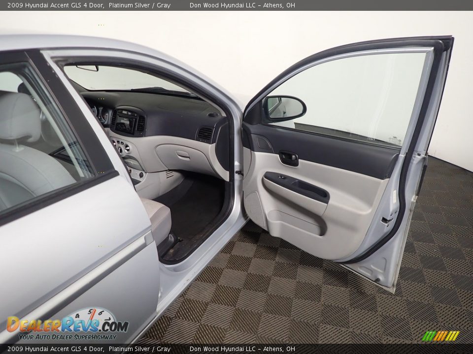 2009 Hyundai Accent GLS 4 Door Platinum Silver / Gray Photo #24