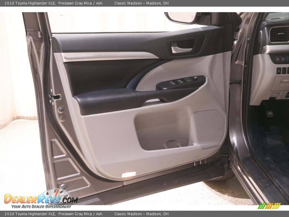 2019 Toyota Highlander XLE Predawn Gray Mica / Ash Photo #4