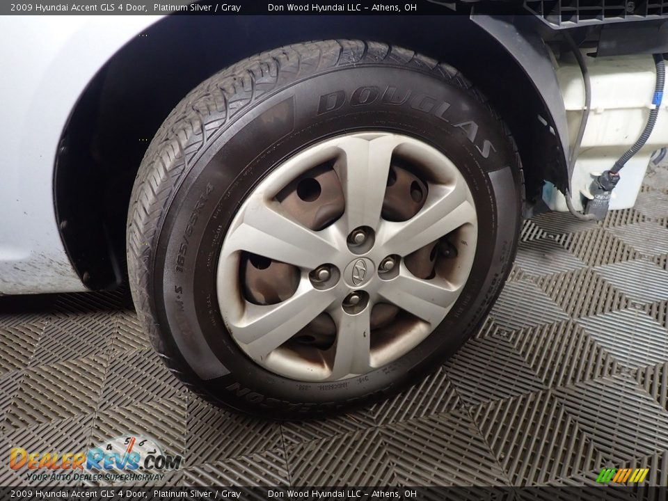 2009 Hyundai Accent GLS 4 Door Platinum Silver / Gray Photo #27