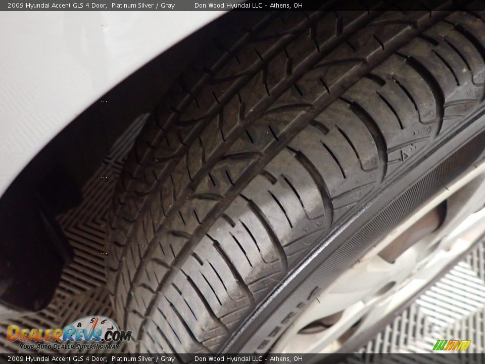 2009 Hyundai Accent GLS 4 Door Platinum Silver / Gray Photo #28