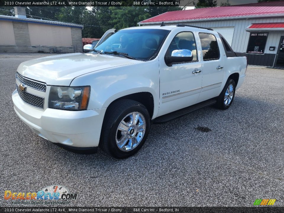 2010 Chevrolet Avalanche LTZ 4x4 White Diamond Tricoat / Ebony Photo #1