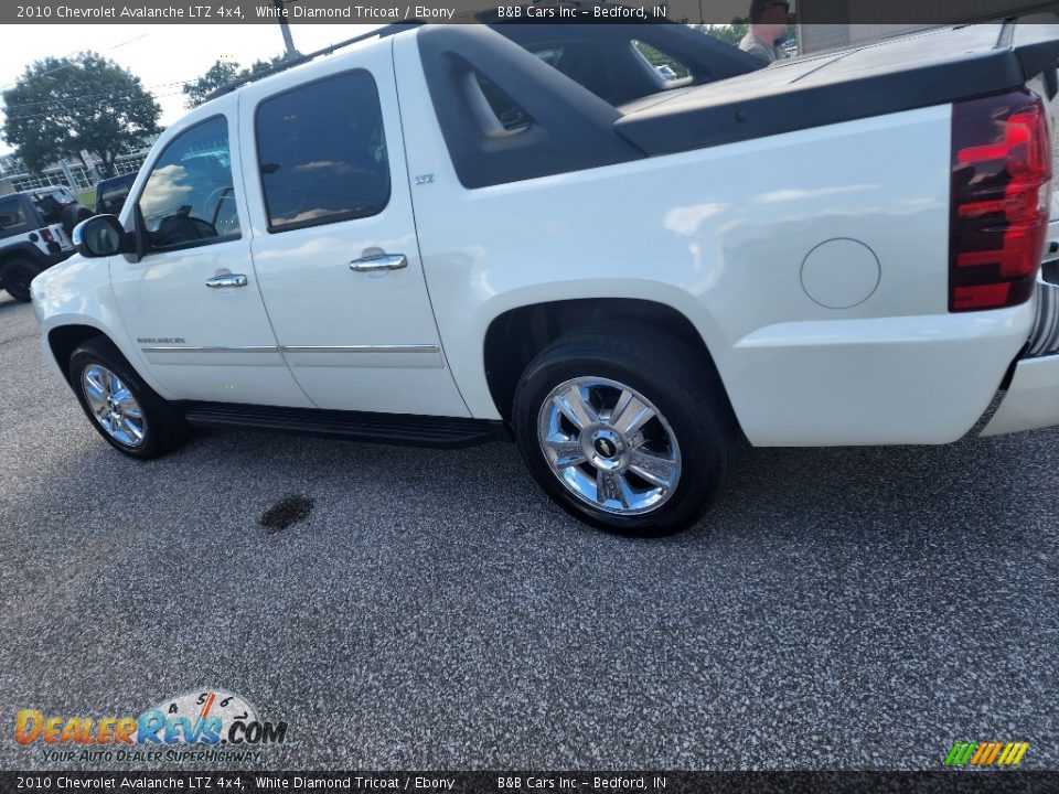 2010 Chevrolet Avalanche LTZ 4x4 White Diamond Tricoat / Ebony Photo #2