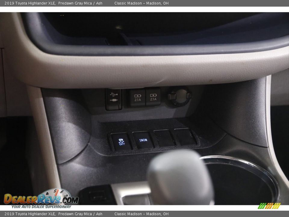 2019 Toyota Highlander XLE Predawn Gray Mica / Ash Photo #15
