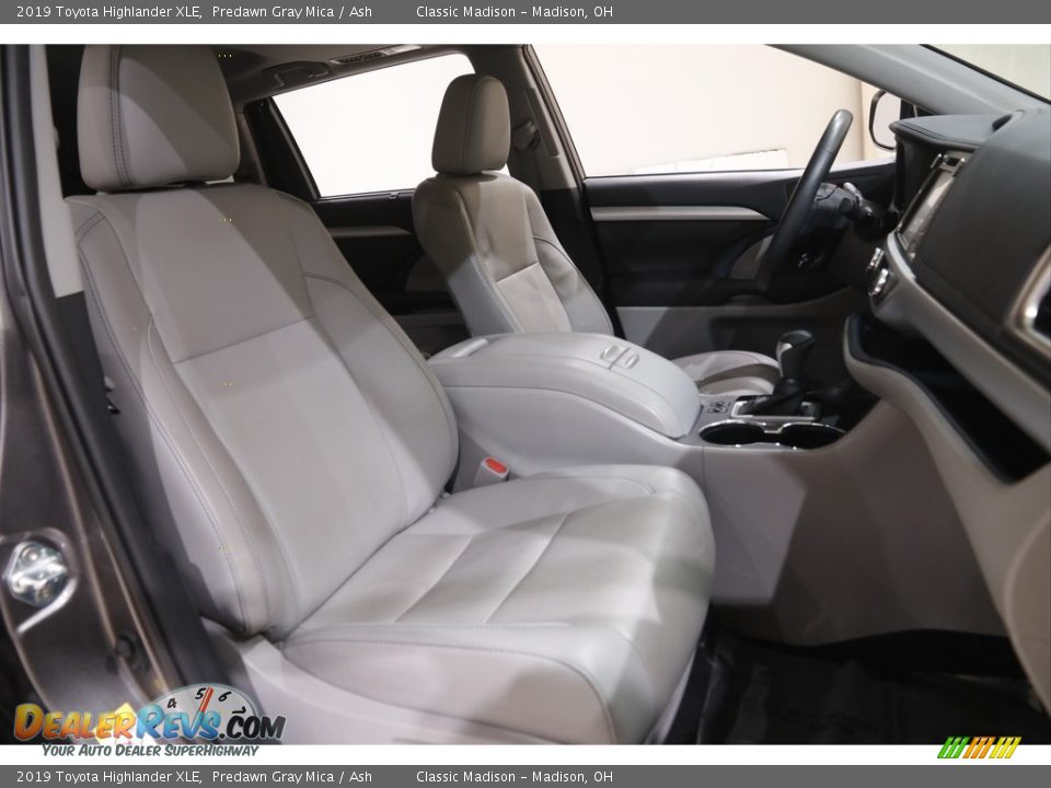 2019 Toyota Highlander XLE Predawn Gray Mica / Ash Photo #16