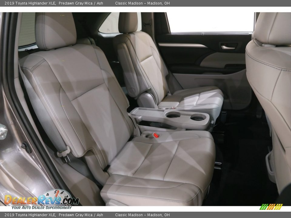 2019 Toyota Highlander XLE Predawn Gray Mica / Ash Photo #17
