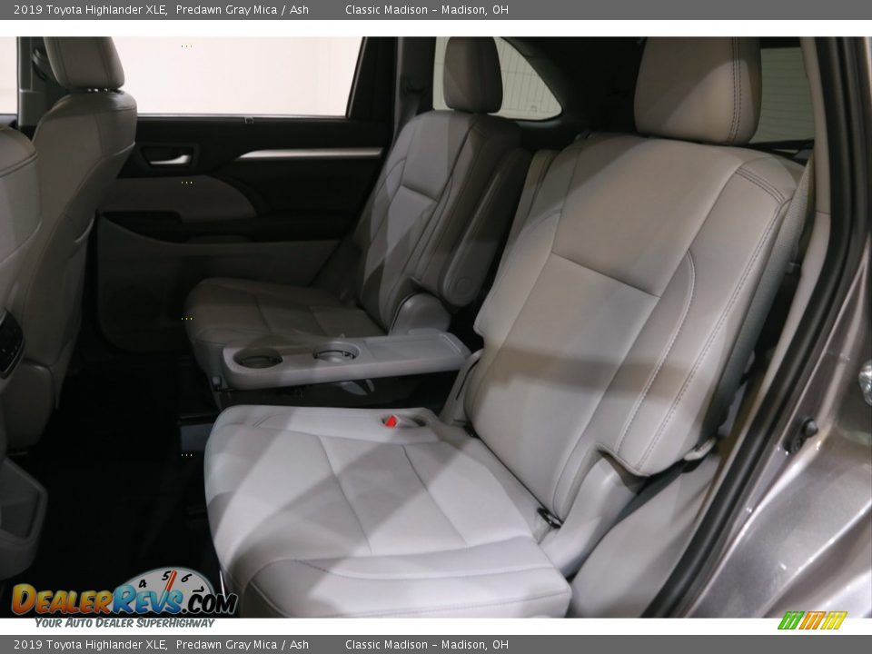 2019 Toyota Highlander XLE Predawn Gray Mica / Ash Photo #18