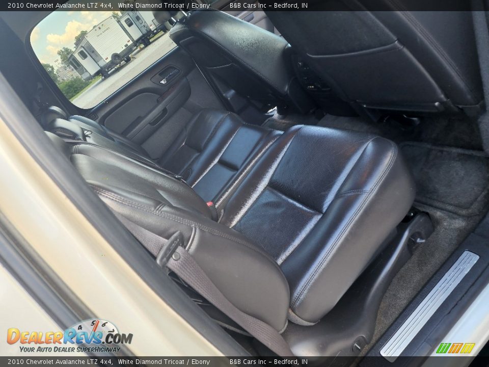 2010 Chevrolet Avalanche LTZ 4x4 White Diamond Tricoat / Ebony Photo #23