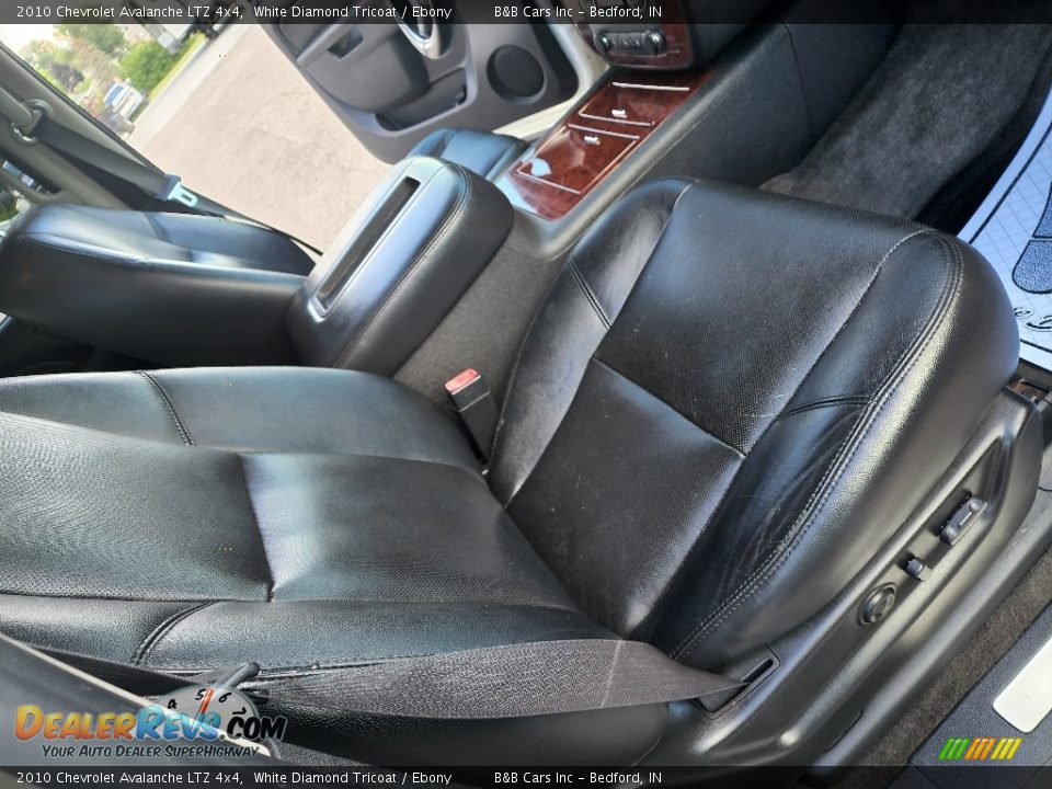 2010 Chevrolet Avalanche LTZ 4x4 White Diamond Tricoat / Ebony Photo #24