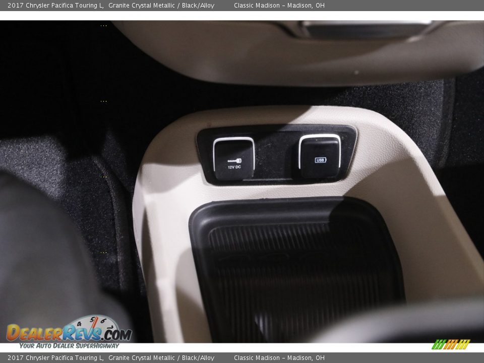 2017 Chrysler Pacifica Touring L Granite Crystal Metallic / Black/Alloy Photo #16