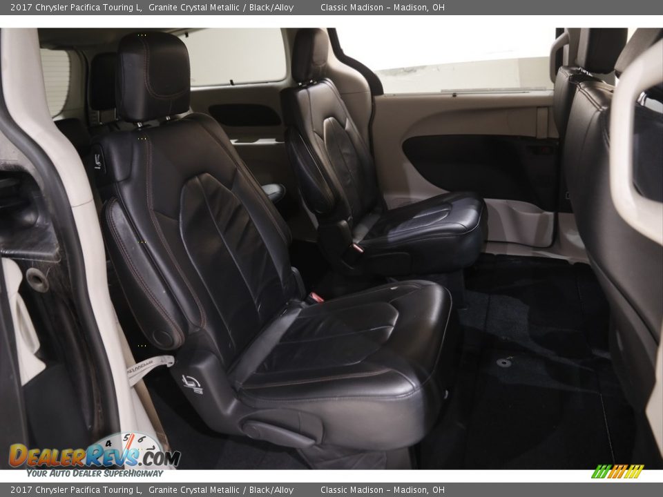 2017 Chrysler Pacifica Touring L Granite Crystal Metallic / Black/Alloy Photo #19