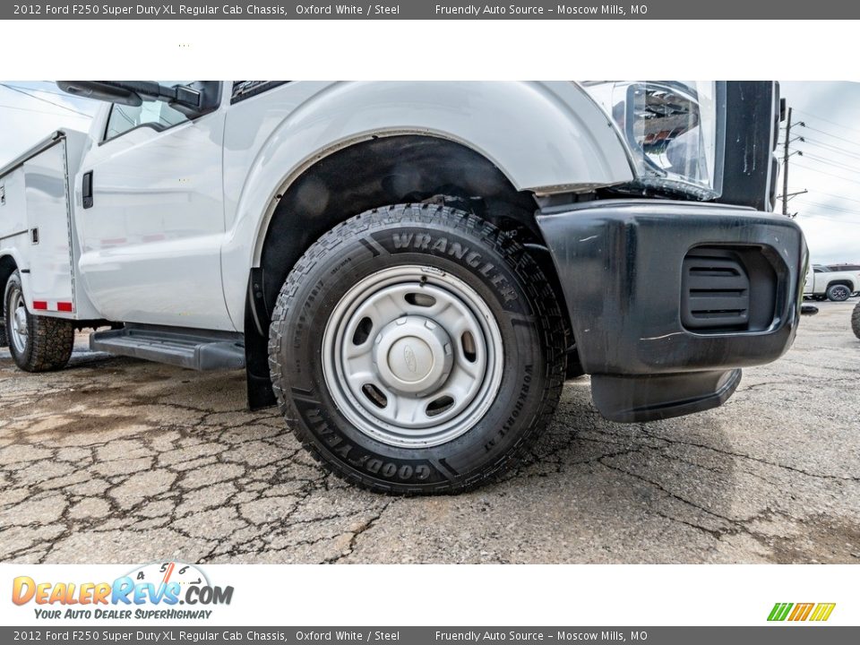 2012 Ford F250 Super Duty XL Regular Cab Chassis Oxford White / Steel Photo #2
