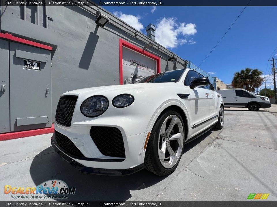 2022 Bentley Bentayga S Glacier White / Hotspur Photo #1