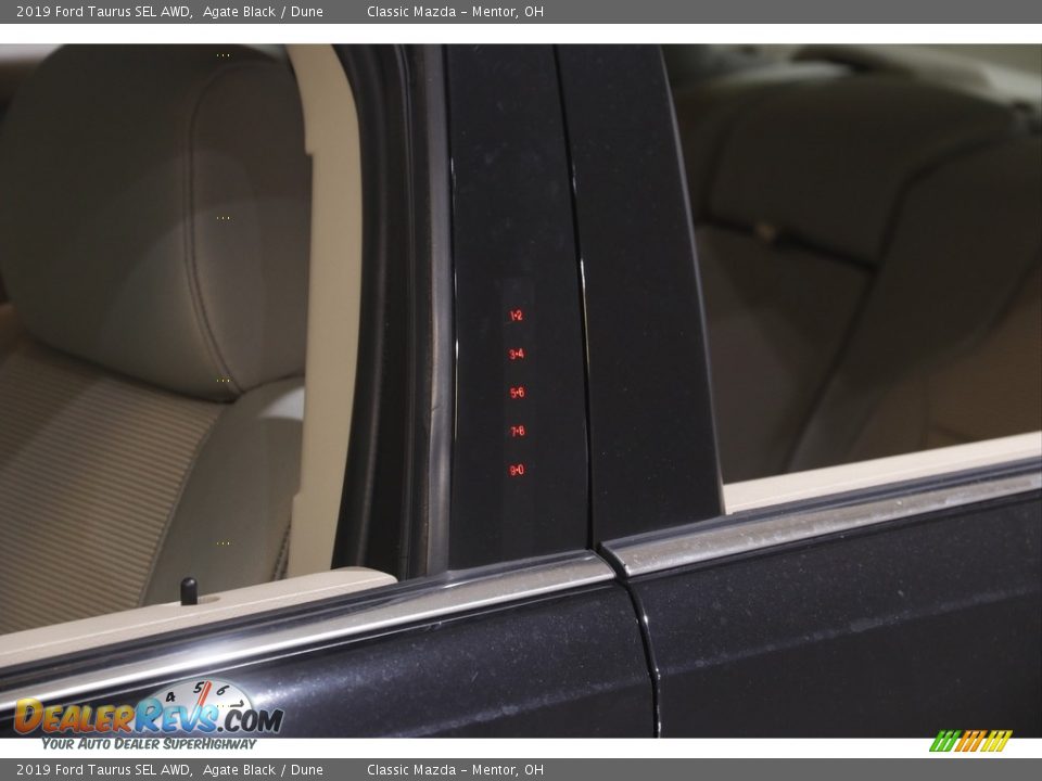 2019 Ford Taurus SEL AWD Agate Black / Dune Photo #4