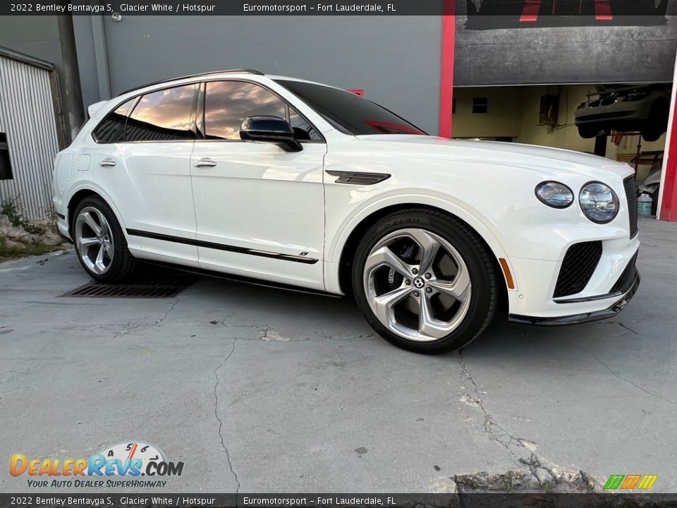 Glacier White 2022 Bentley Bentayga S Photo #16