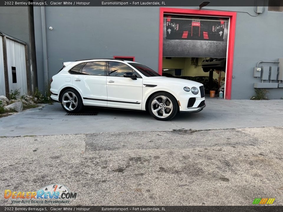 Glacier White 2022 Bentley Bentayga S Photo #17