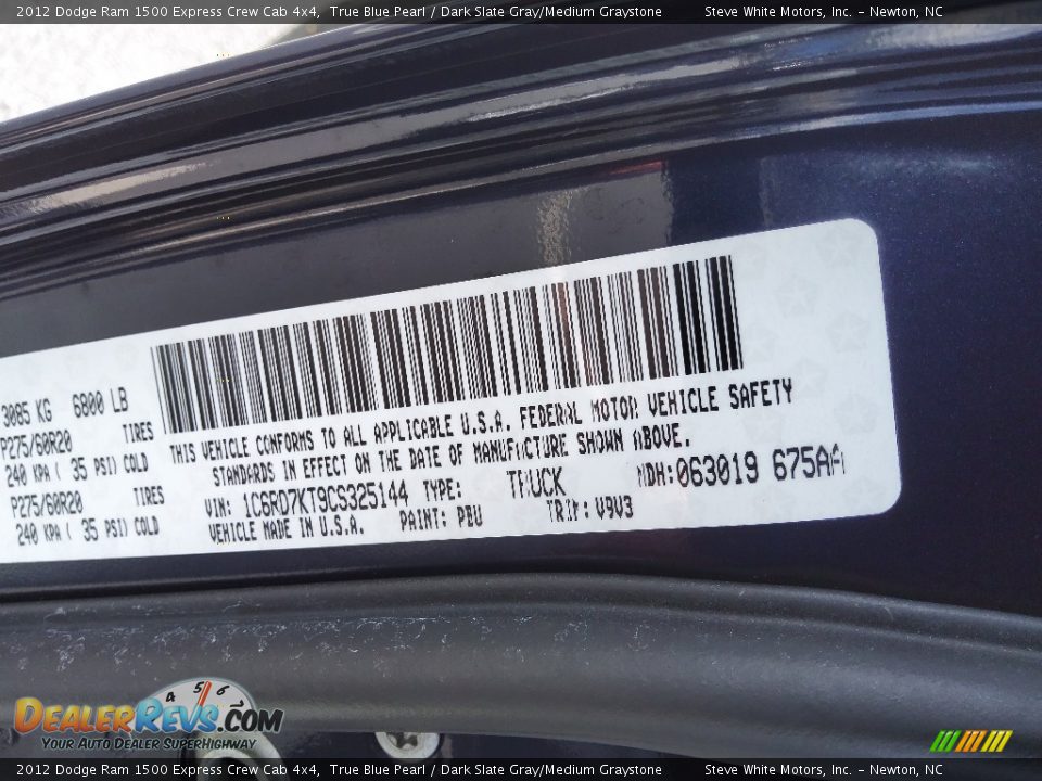 2012 Dodge Ram 1500 Express Crew Cab 4x4 True Blue Pearl / Dark Slate Gray/Medium Graystone Photo #33