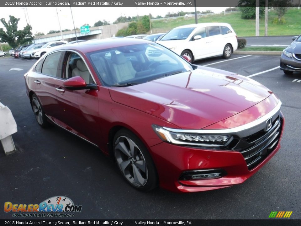 Front 3/4 View of 2018 Honda Accord Touring Sedan Photo #6