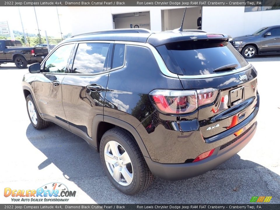2022 Jeep Compass Latitude 4x4 Diamond Black Crystal Pearl / Black Photo #3
