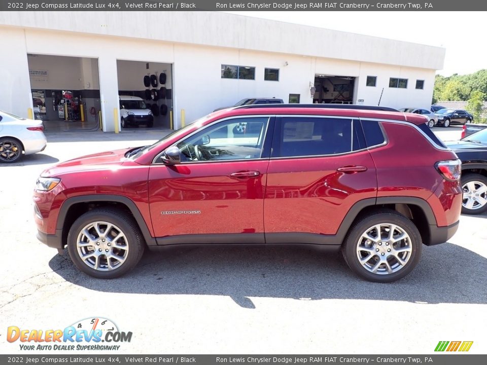 2022 Jeep Compass Latitude Lux 4x4 Velvet Red Pearl / Black Photo #2