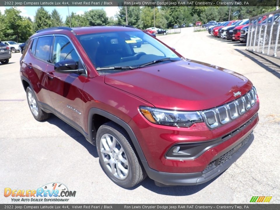 2022 Jeep Compass Latitude Lux 4x4 Velvet Red Pearl / Black Photo #7