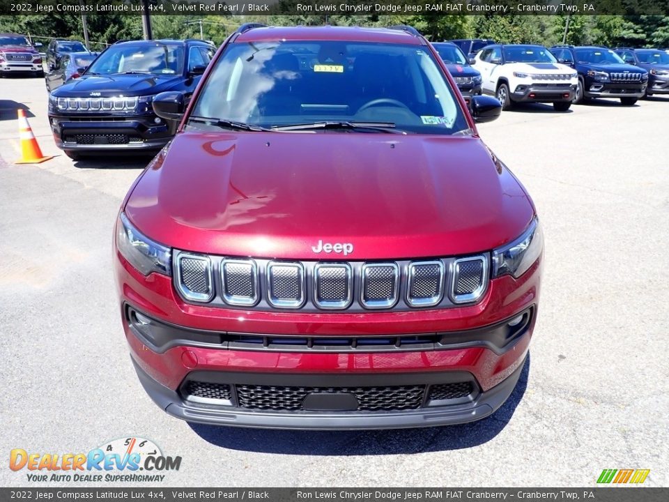 2022 Jeep Compass Latitude Lux 4x4 Velvet Red Pearl / Black Photo #8