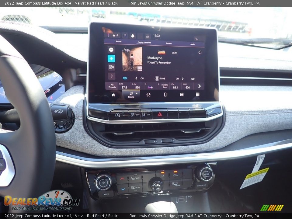 2022 Jeep Compass Latitude Lux 4x4 Velvet Red Pearl / Black Photo #17