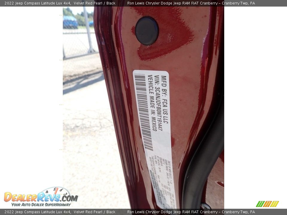 2022 Jeep Compass Latitude Lux 4x4 Velvet Red Pearl / Black Photo #20