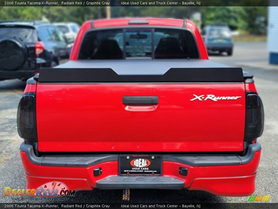 2006 Toyota Tacoma X-Runner Radiant Red / Graphite Gray Photo #3