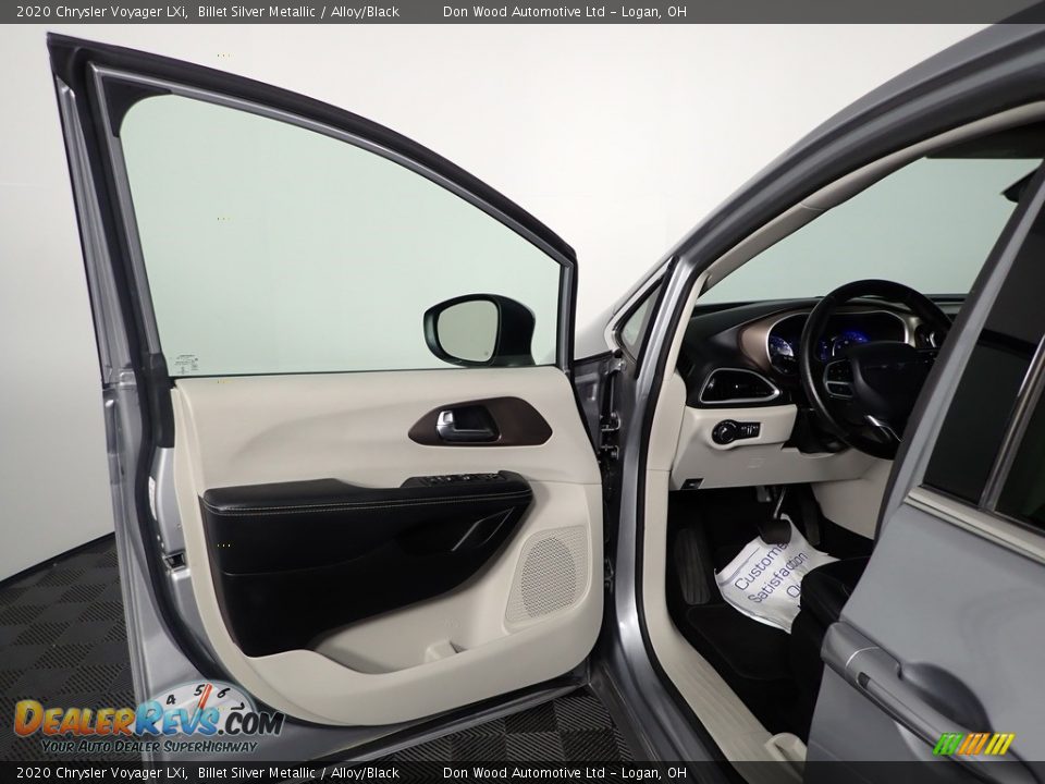 2020 Chrysler Voyager LXi Billet Silver Metallic / Alloy/Black Photo #11
