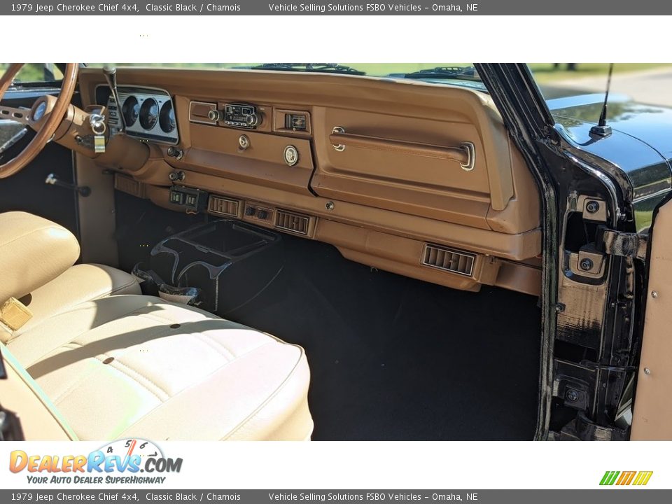 Dashboard of 1979 Jeep Cherokee Chief 4x4 Photo #10