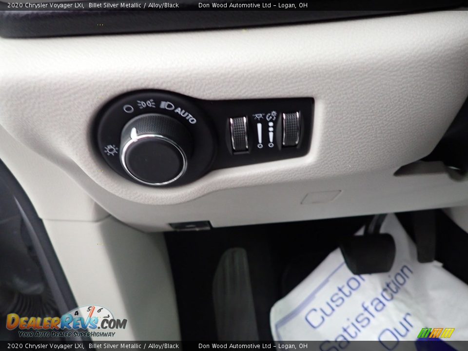 2020 Chrysler Voyager LXi Billet Silver Metallic / Alloy/Black Photo #15